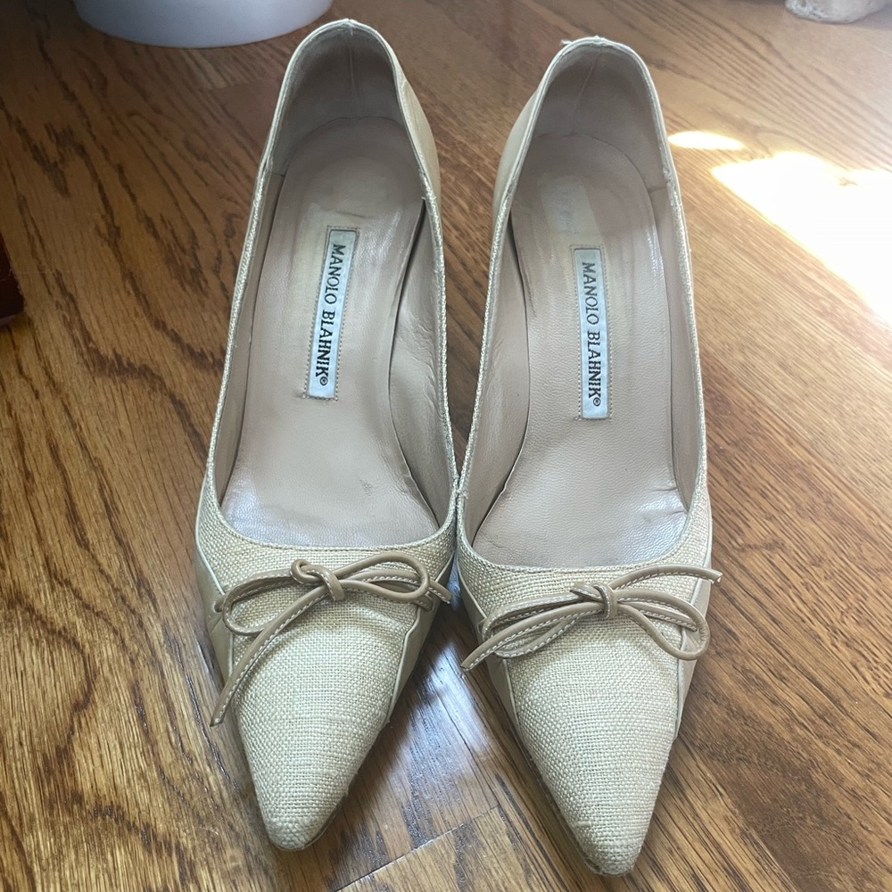 Manolo Blahnik Tweed and Leather low heels in cream size 36.5